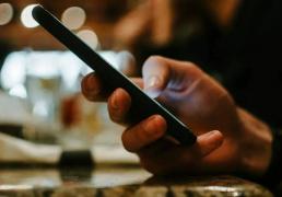 靠流量“赚钱”，小红书太急了？