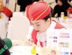 女子獲(huò)海底捞美甲比赛冠(guān)軍(jūn)，奖金15万！