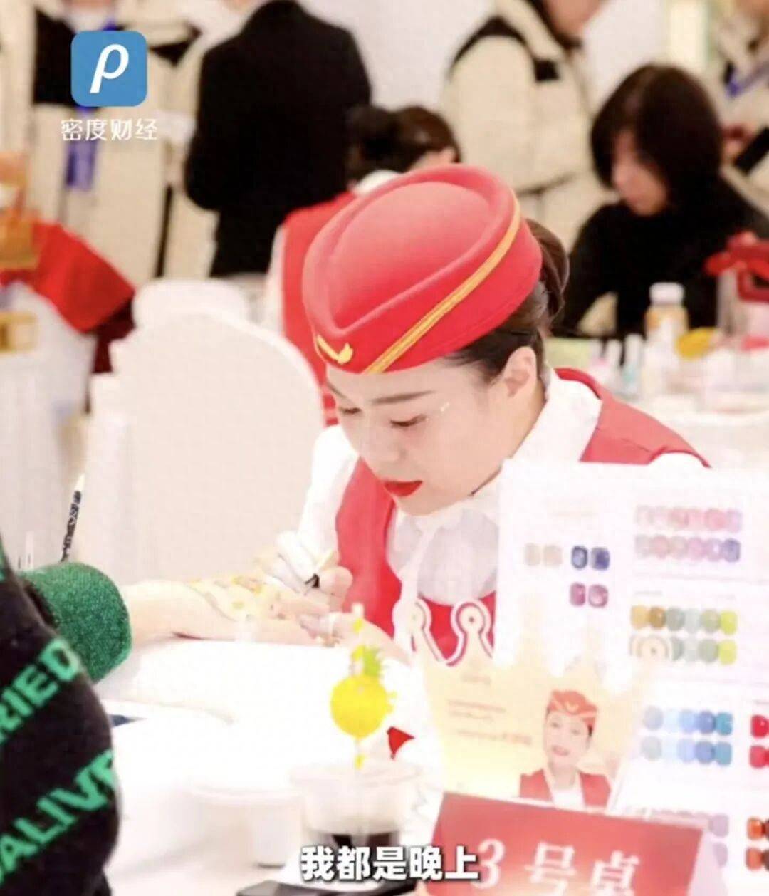 女子獲(huò)海底捞美甲比赛冠(guān)軍(jūn)，奖金15万！