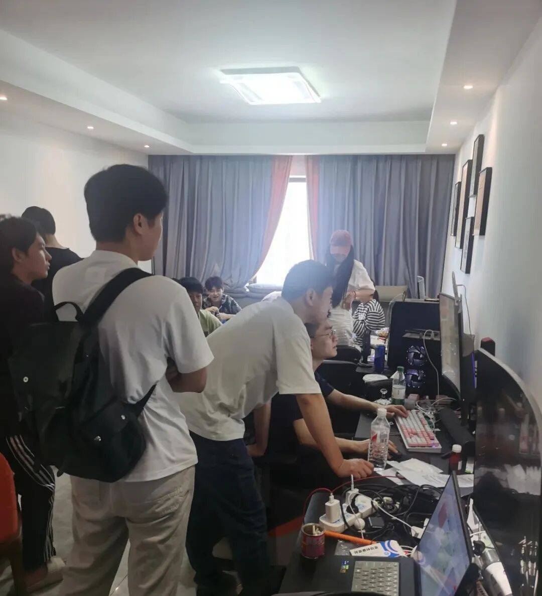 游戏开挂赚钱？警方：刑拘！